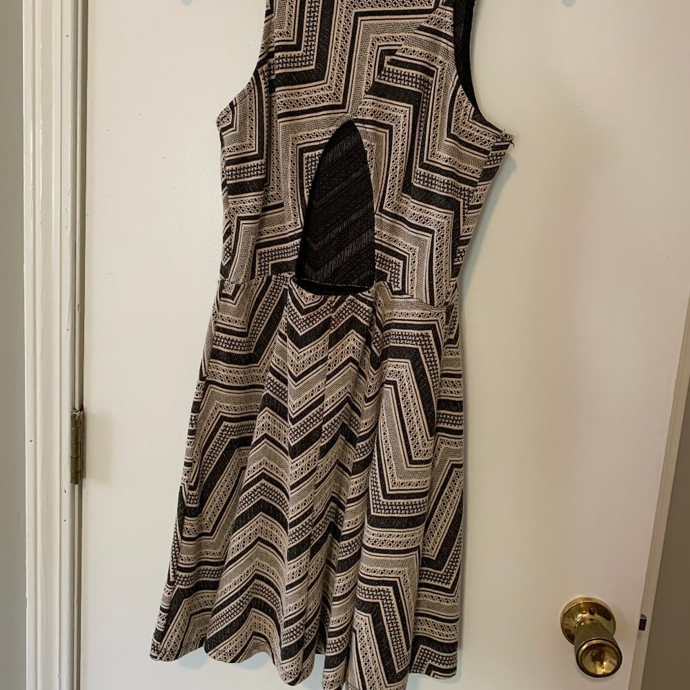 Patterned Dress - Picture 3 of 5